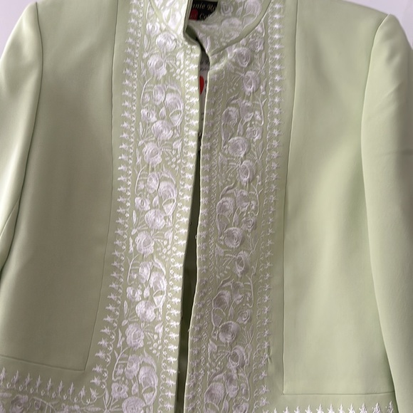 Gorgeous embroidered Jack with matching bustier. 💚 - Picture 5 of 7